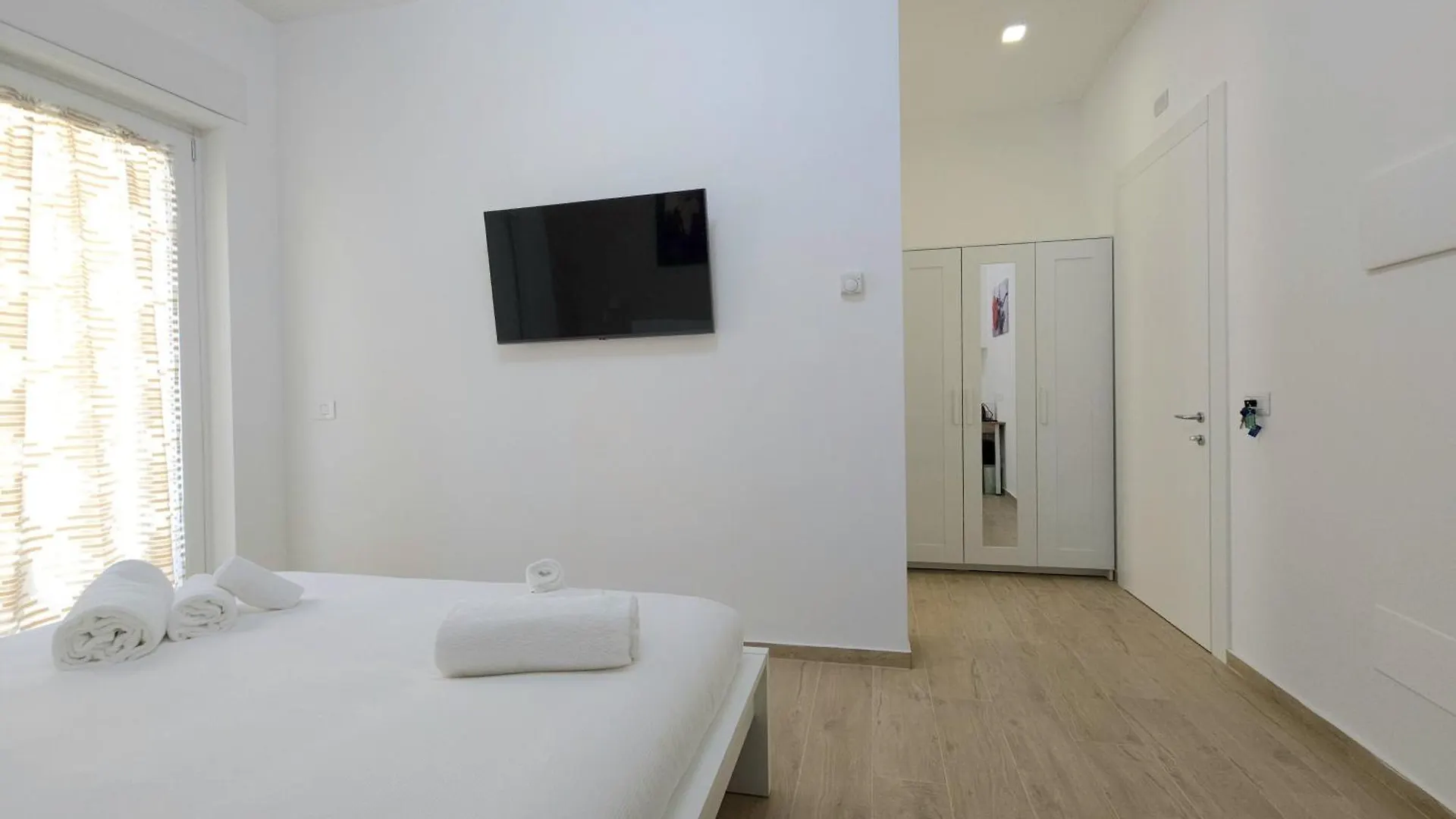 ホームステイ Rose Suites - Bari Stazione イタリア