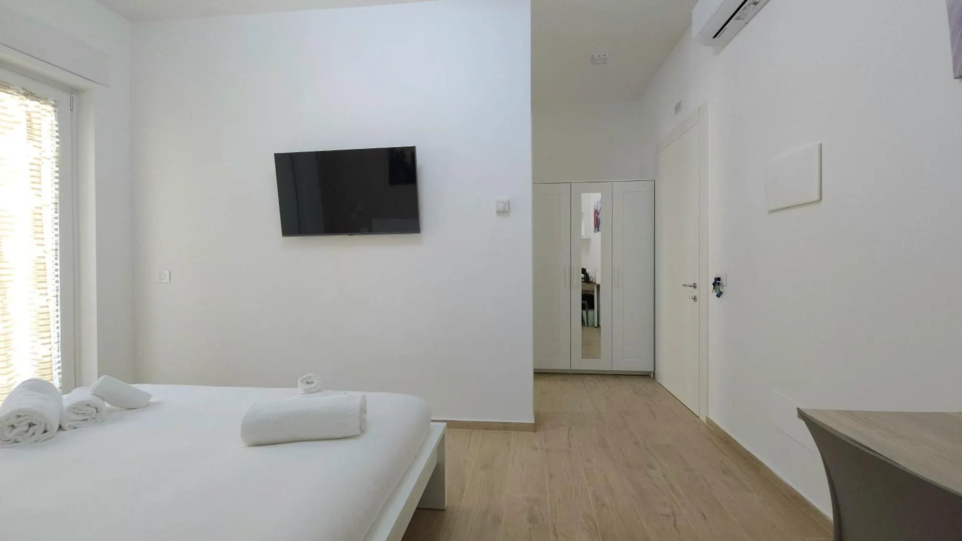 ホームステイ Rose Suites - Bari Stazione