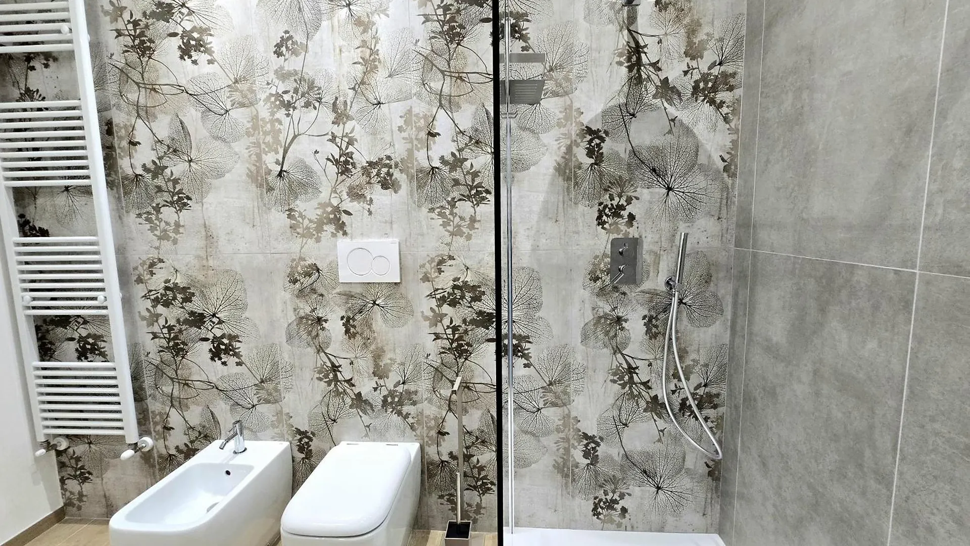 Rose Suites - Bari Stazione 0*,  イタリア