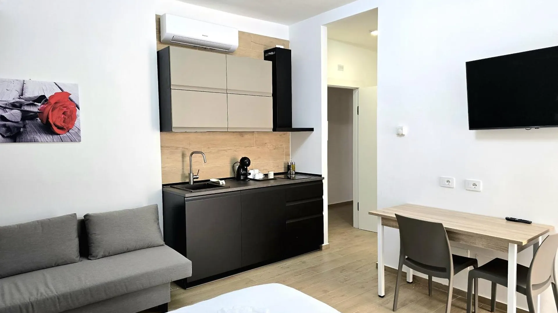 Rose Suites - Bari Stazione 0*,  イタリア