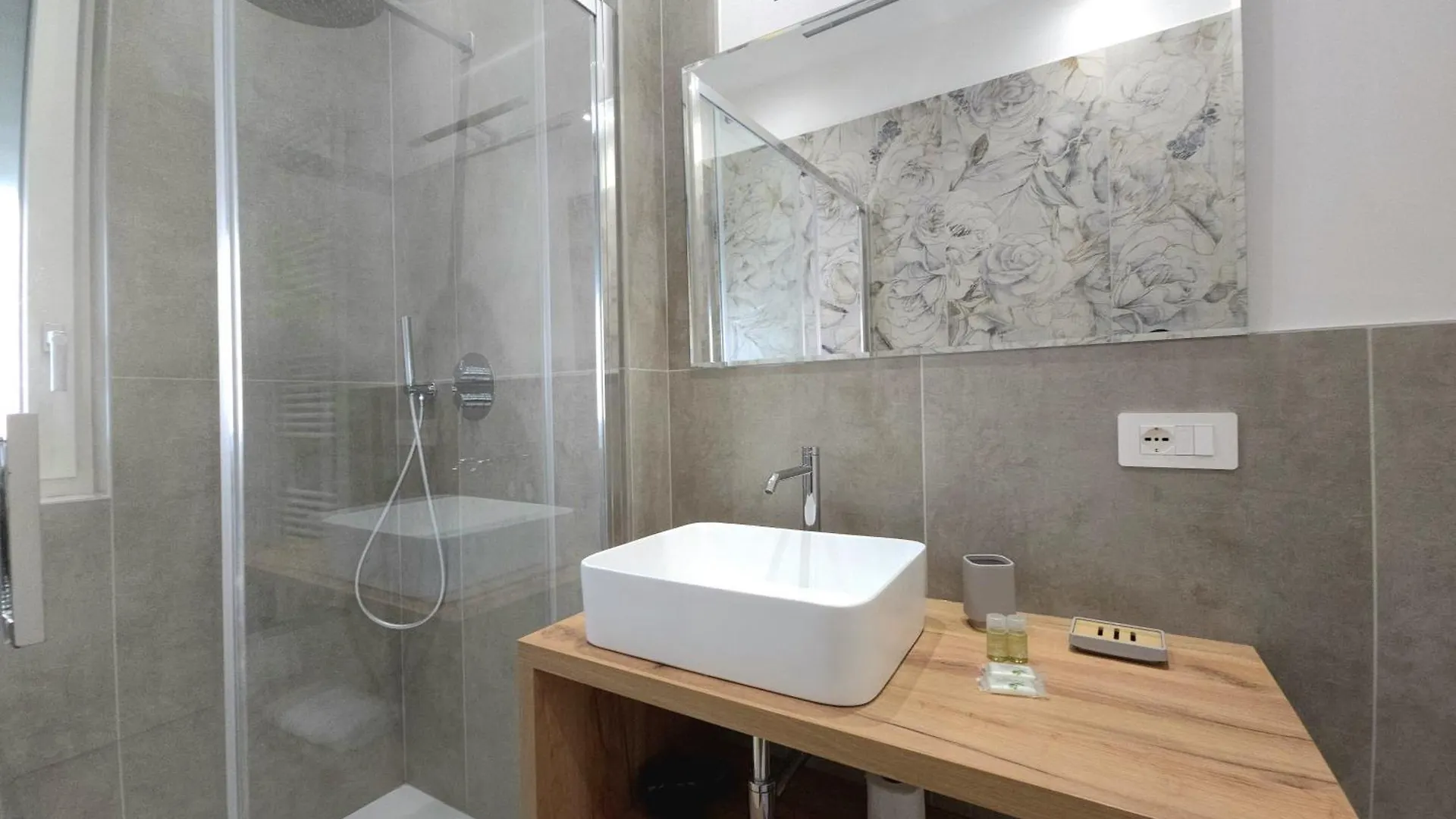 Rose Suites - Bari Stazione Privat bolig