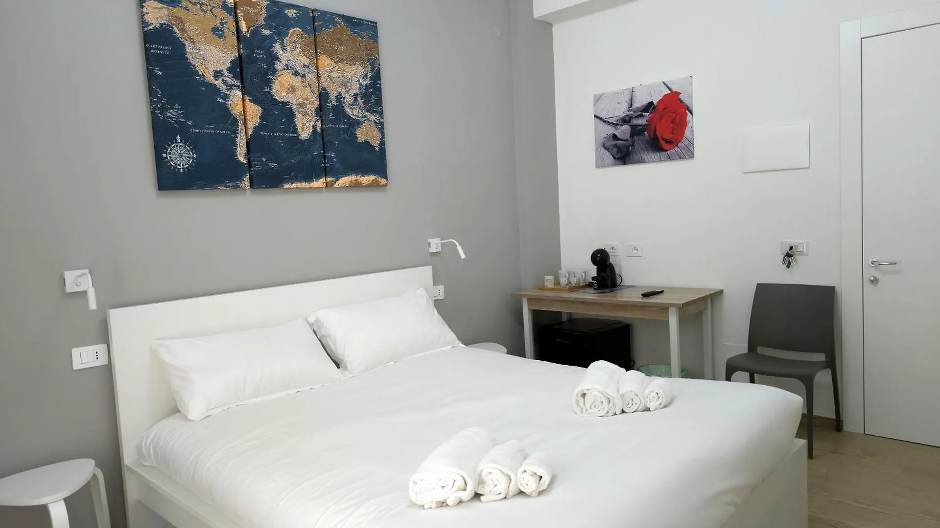 ホームステイ Rose Suites - Bari Stazione イタリア