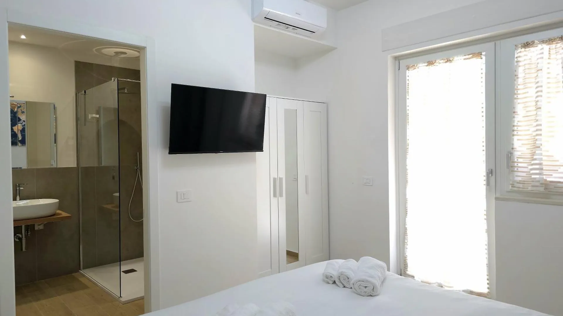 Rose Suites - Bari Stazione 0*,